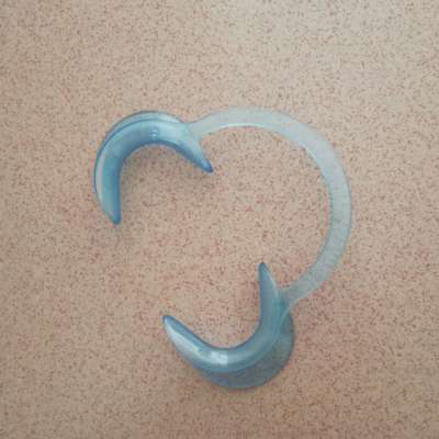 Best sell clear blue C shape dental lip cheek retractor